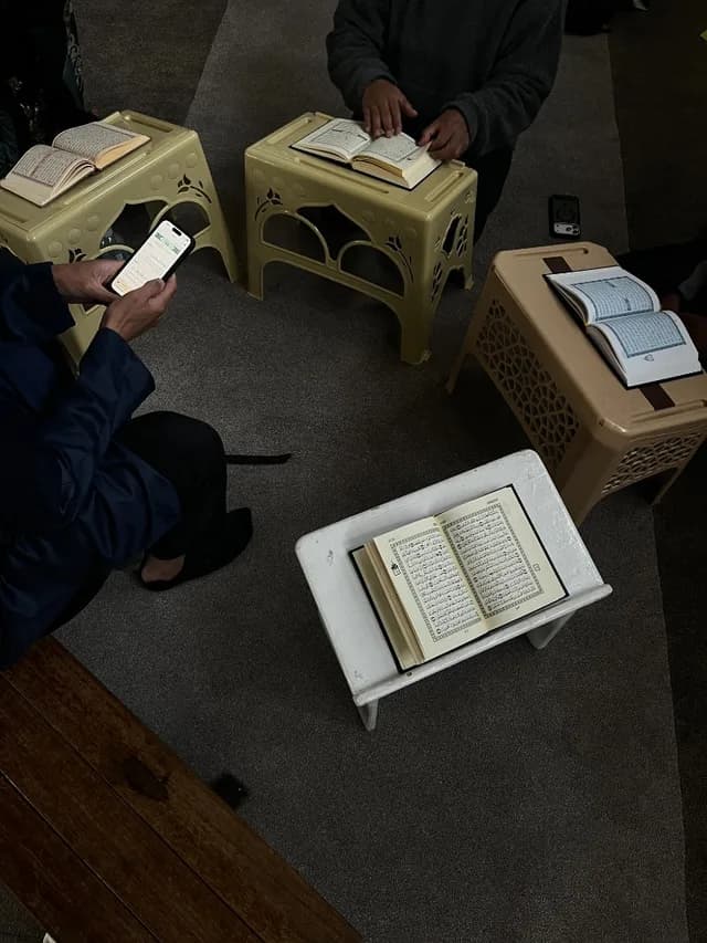 Klassieke boeken tijdens een studiesessie